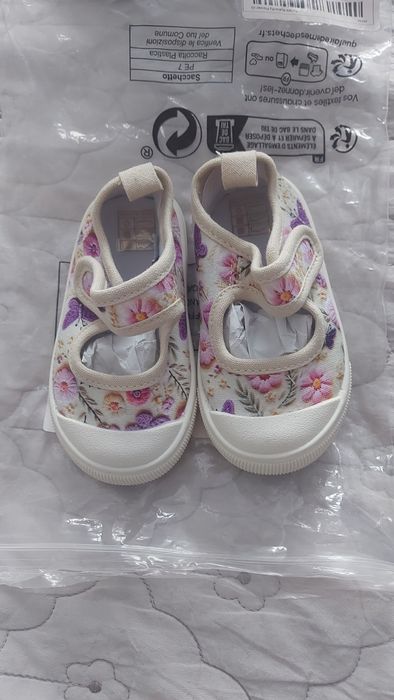 Продам детскую обувь