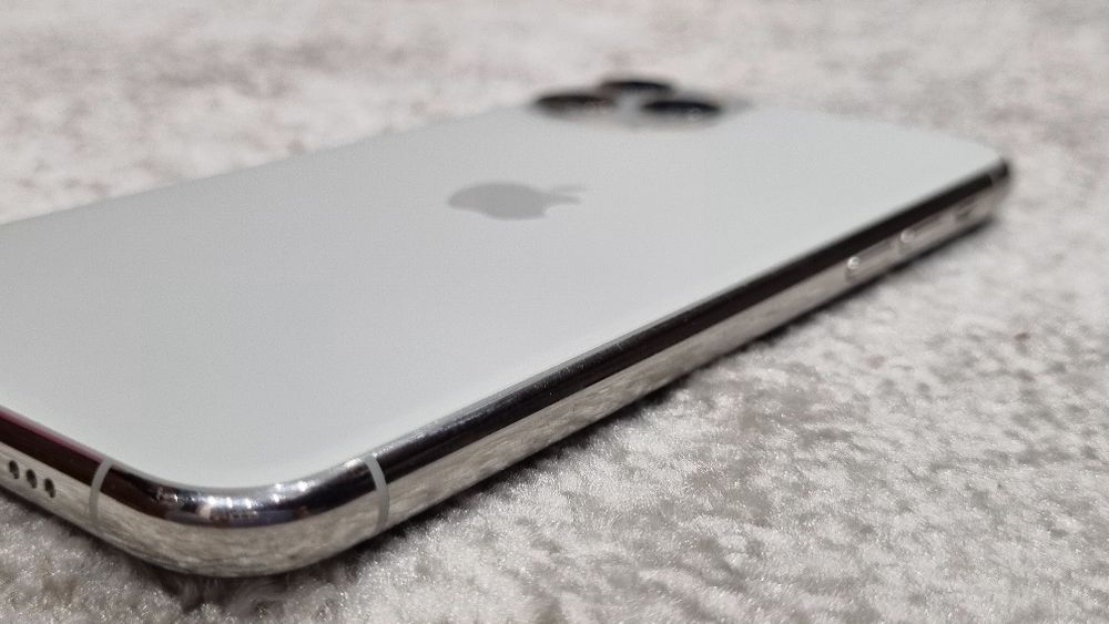 iPhone 11 Pro 64GB - Перфектно състояние (Като нов)