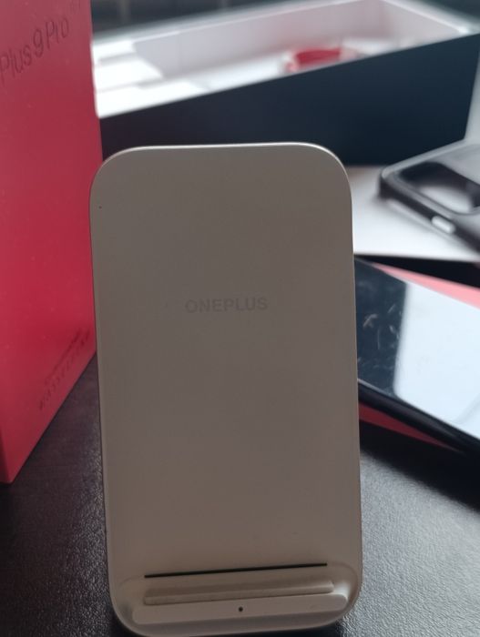 One Plus 9 pro 5G комплект с безжично зарядно