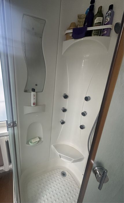Продам душевую кабинку.