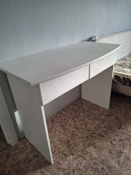 Продам туалетный стол 100×50