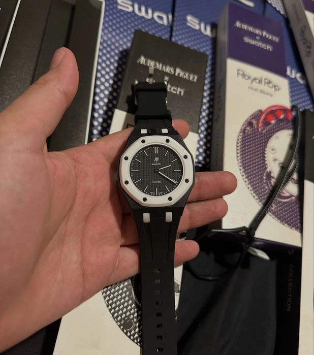 Чисто нов часовник Audemar Piguet x Swatch Royal Pop