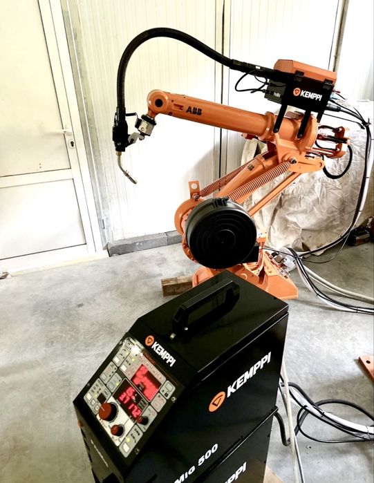 Робот за заваряване с Кеmррі заваръчен апарат MIG Заваръчен робот АВВ