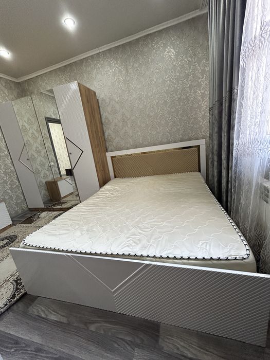 Продам спальный гарнитур