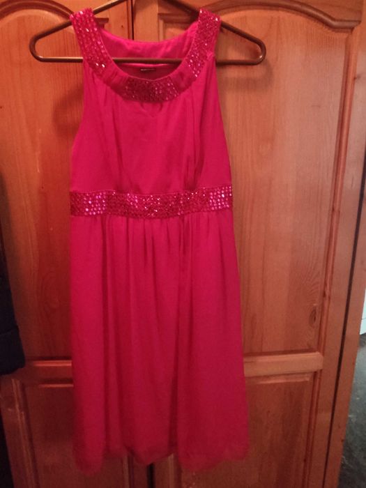 Прекрасна дамска рокля в цикламен цвят