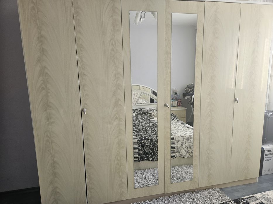 Продавам обзавеждане за спалня