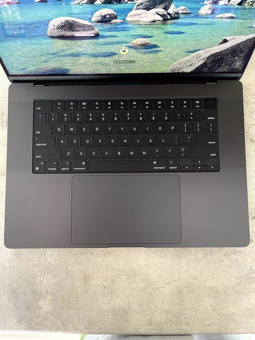 НАЛИЧЕН Apple MacBook Pro 16” M4 Max • 16-core CPU / 40-core GPU • 64GB Unified Memory • 1TB SSD С ГАРАНЦИЯ