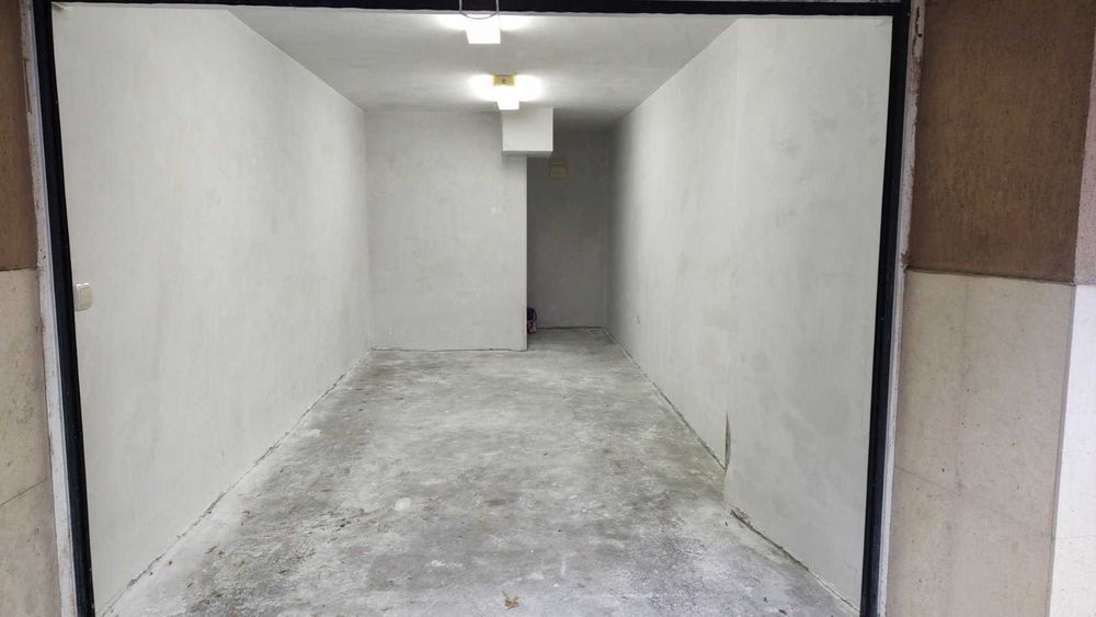 Дава се под наем Гараж / Паркомясто в София, Център - 19 кв.м за 96.9 € - Снимка #1