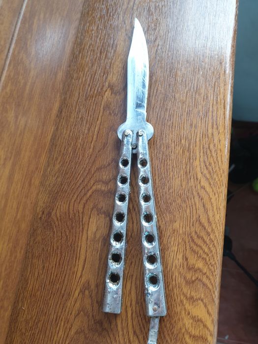 Cutit briceag fluturas fluture