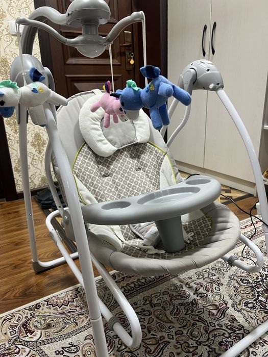Электронная люлька качалка, в отличном состоянии почти новая.