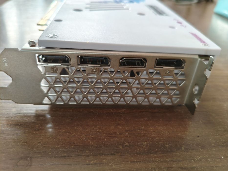 Продам видеокарту AMD RX 6600 M 8 gb 256bit