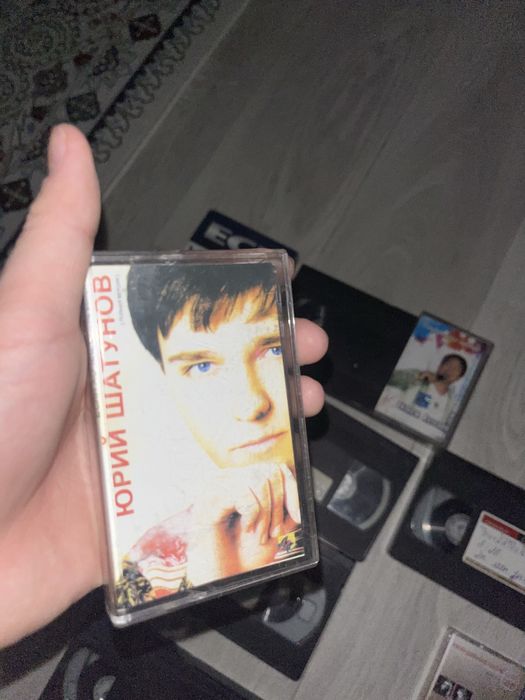 Продам кассеты, музыкальные и фильмы