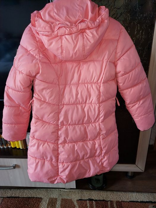 Продам куртки на девочку