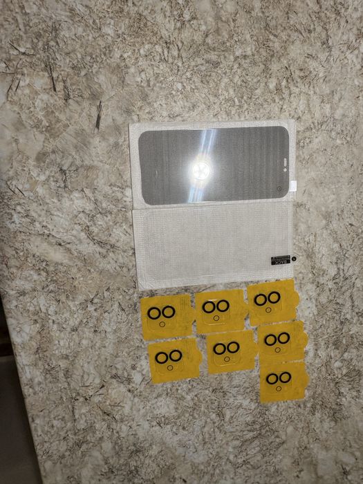 Продавам протектори за камери и screen за Iphone 12