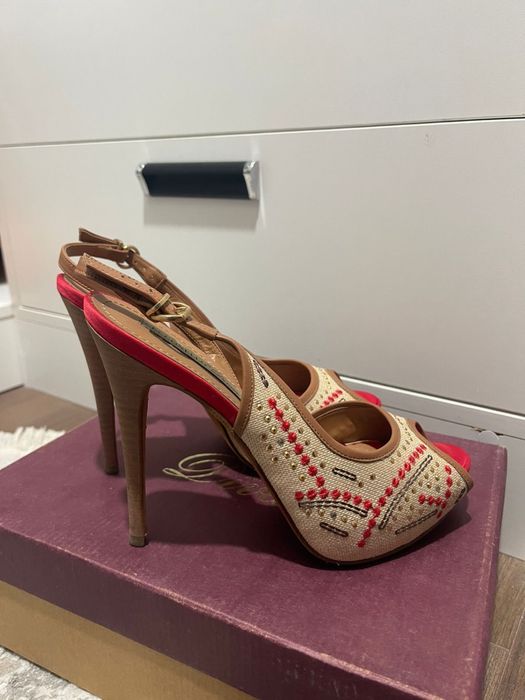 туфли на каблуках