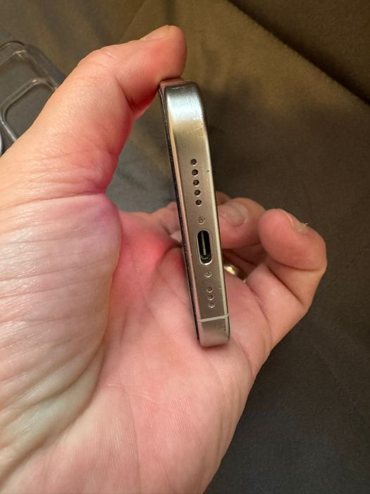 Vand Iphone 15 Pro 256 white impecabil,91% bateria