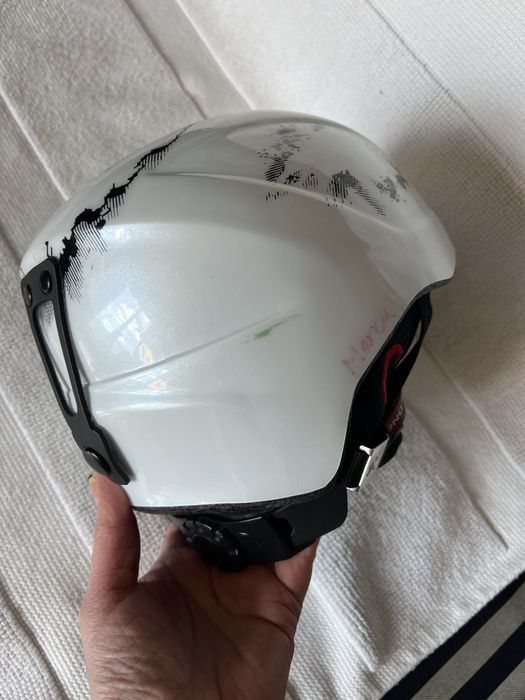 Детска каска за ски и туризъм