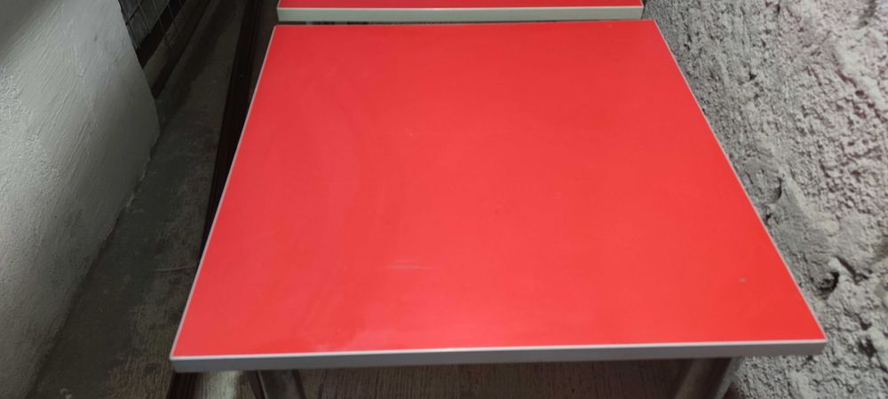 Livrare gratuita! Masa rezistenta, cu picioare metalice reglabile