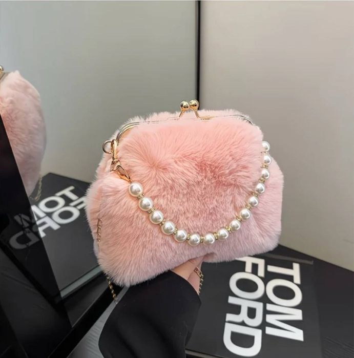 Милые меховые сумки