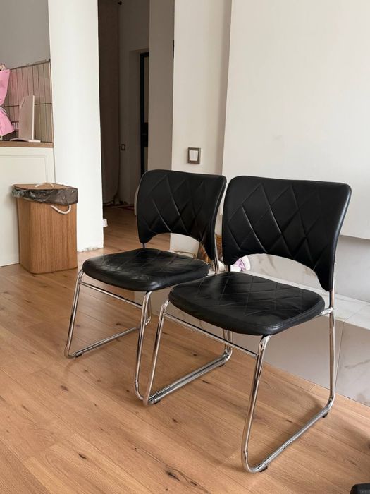 Кресло офисное и стулья