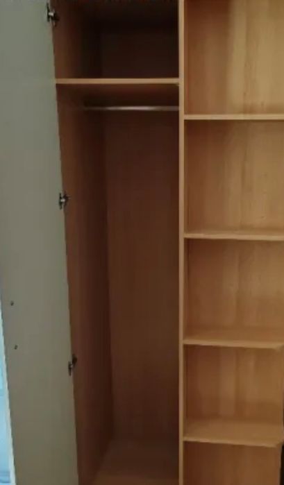 Двоен гардероб с етажерка