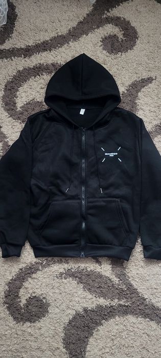 Толстовка на замке