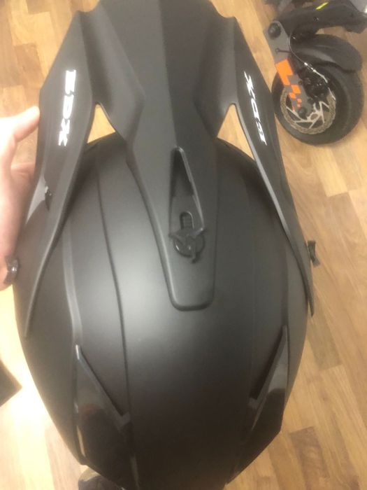 Vând casca EDX nouă