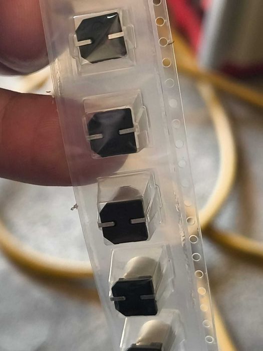 Set de 100 condensatori SMD 10 uF 100V si 100uF 36V Panasonic