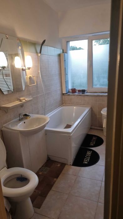Apartament decomandat de închiriat