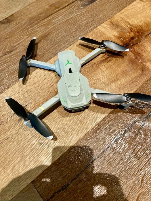 Сгъваем дрон с камера