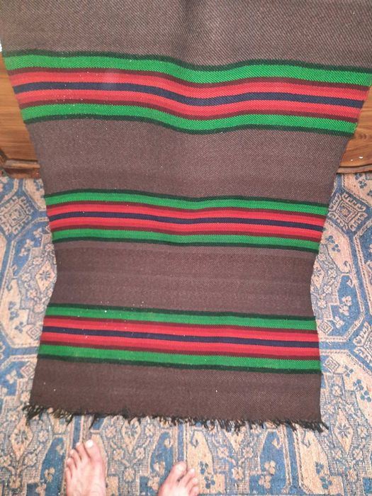 Чисто нови, ръчно тъкани черги