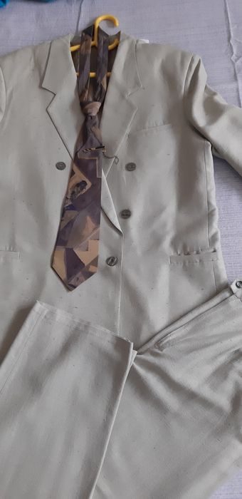 Абитуриентски костюм