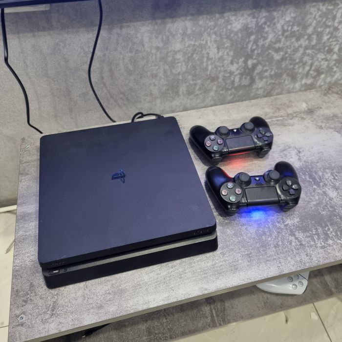 PlayStation 4 Slim  (Джойстик 2та) каропка документлари бор