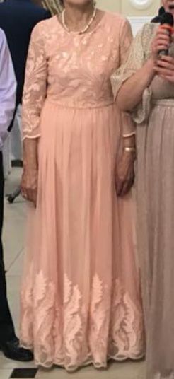 Платья вечерние