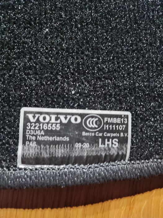 Vând covorașe textile originale Volvo XC60