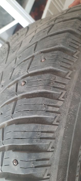 Продам зимнюю резину шипованную. Размер  265 60 R18, triangle
265 60 R