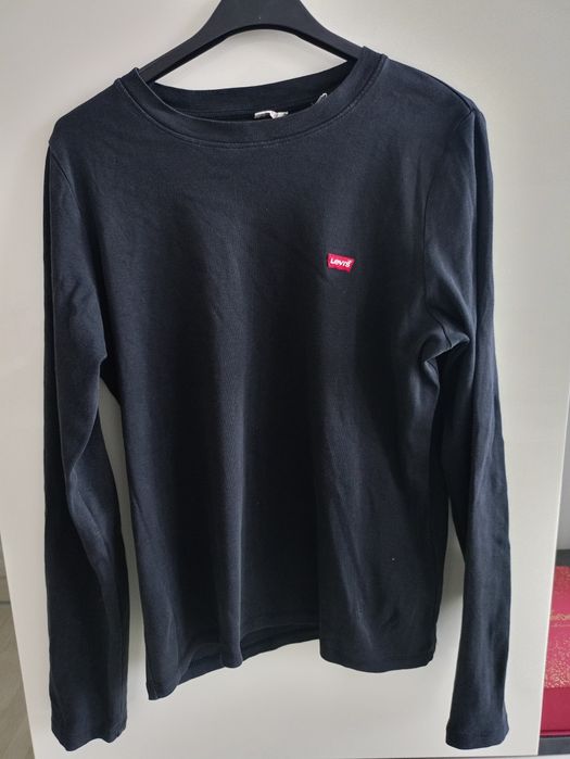 Vând bluza de corp Levis, produs de calitate superioara mărimea M.