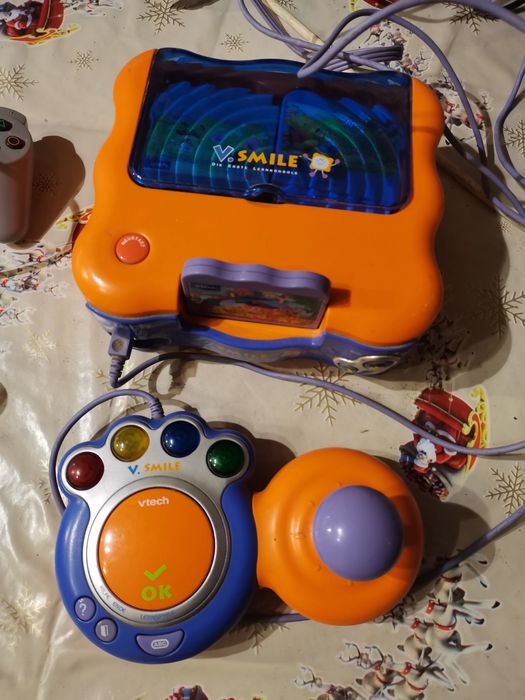 Consola de invatare prin joc pe televizor, Vtech V.Smile /TV + 6 diske