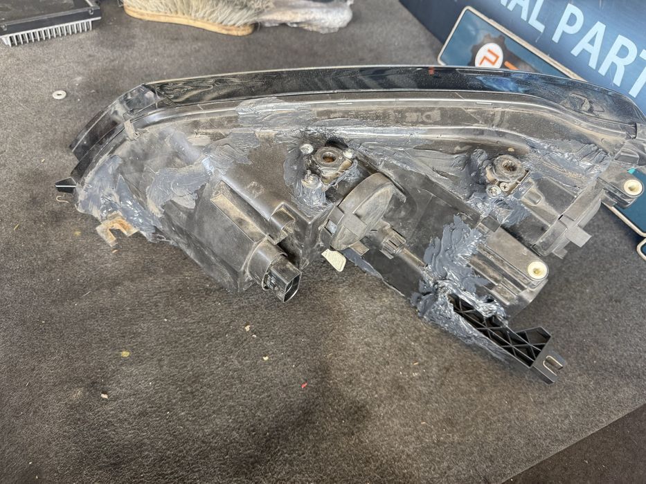 Десен фар за VW Sharan със забележки