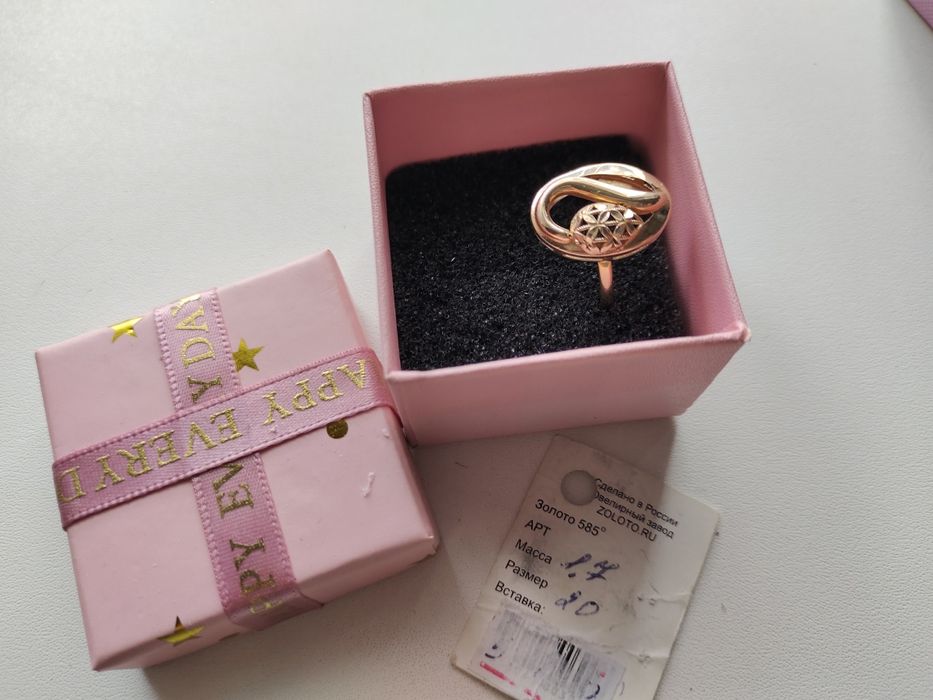 Продам золотои кольцо