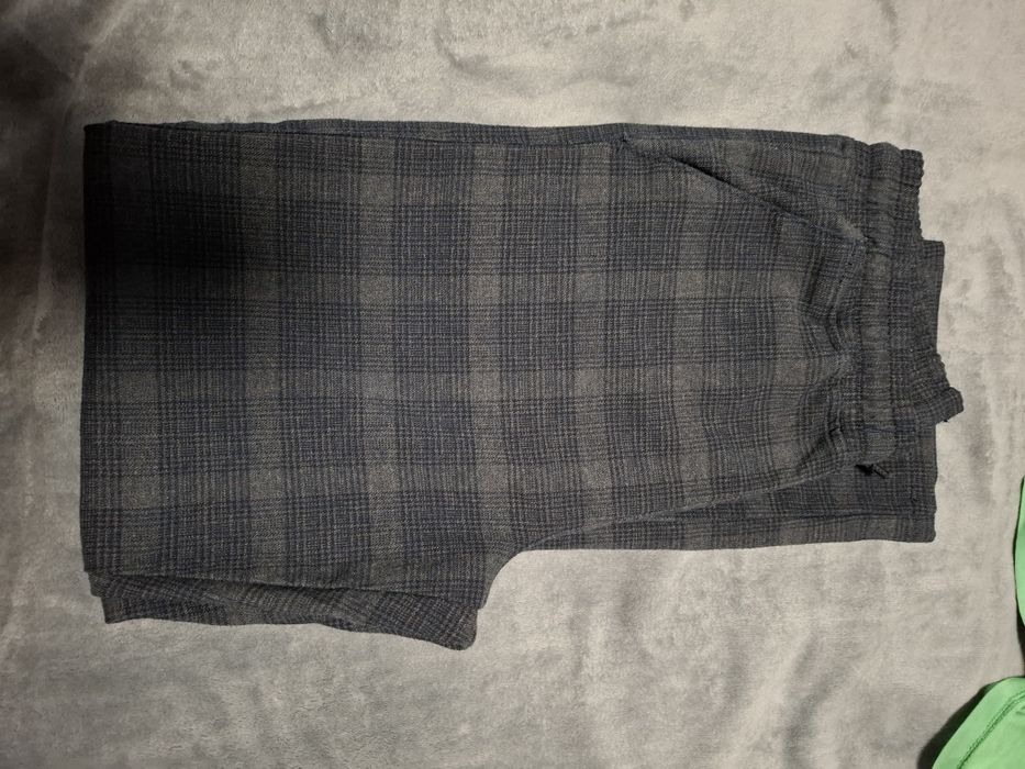 2 perechi de pantaloni pătați