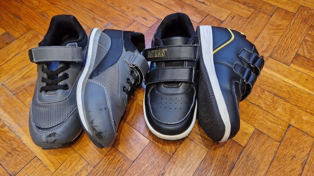 Обувки Батман номер 34 +подарък още едни