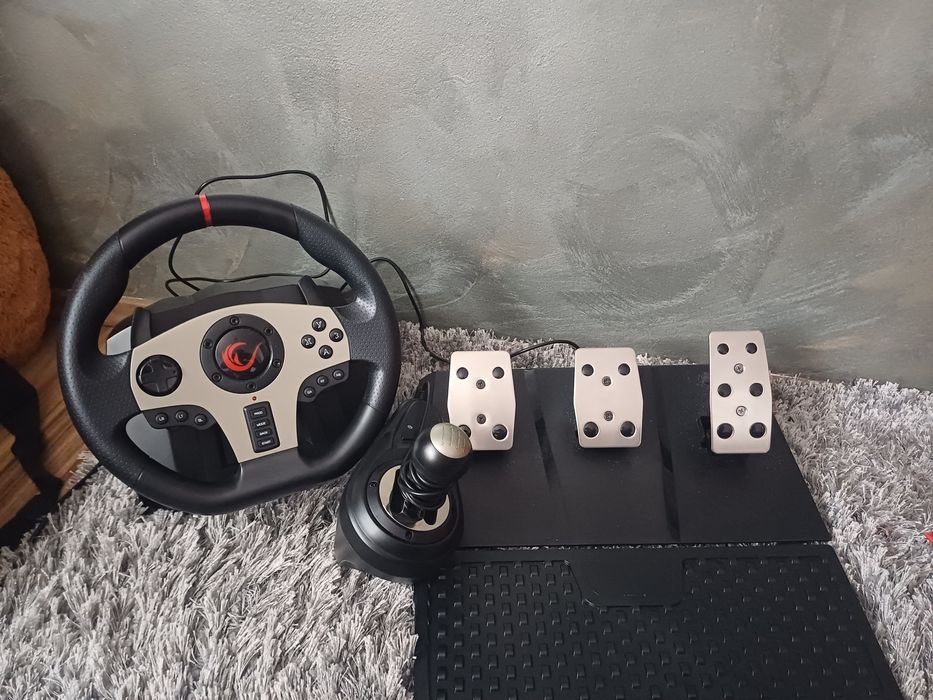 vand volan RAMPAGE V902 PC  PENTRU MAI multe detali la telefon