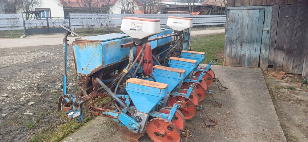 Vând semanatoare porumb monosem