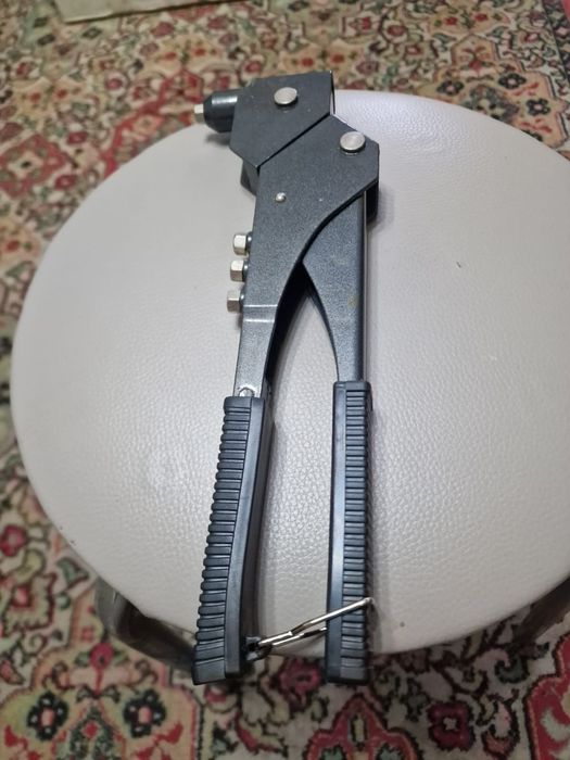 Очень хороший заклепщик