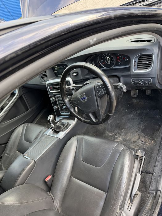 Volvo V60, 2015, se dezmembreaza sau se vinde complet, 2.0 diesel EURO 6, volan dreapta,Masina se poate proba