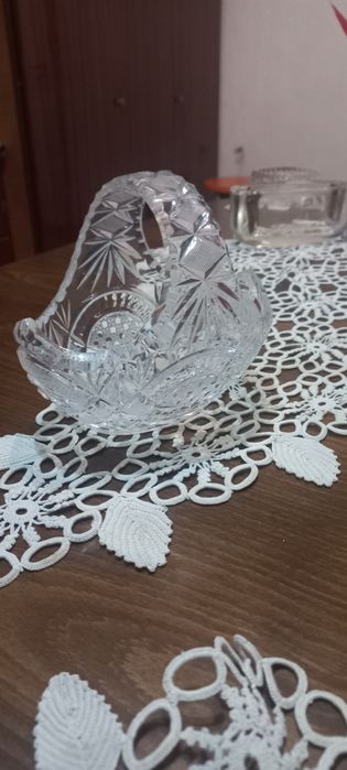 Малка кристална бонбониера.