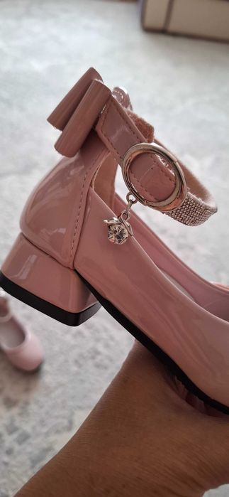 Туфли для девочки 28-го размера