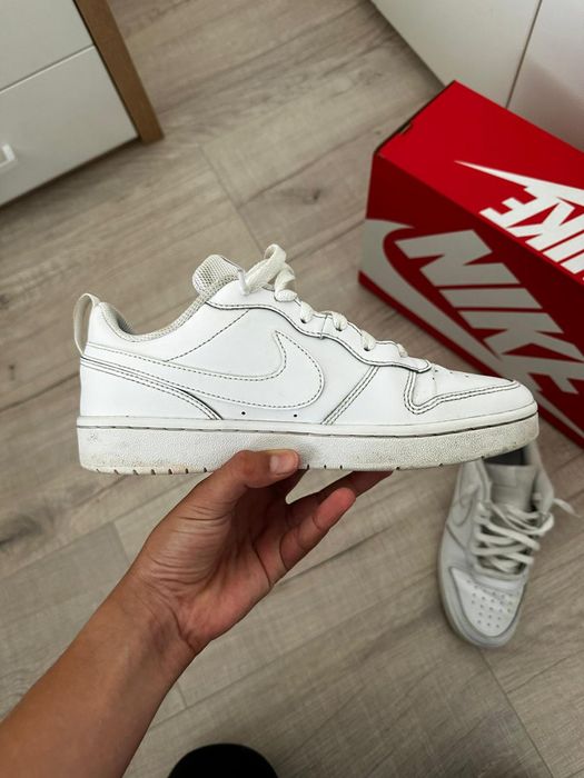 Vând adidași Nike
