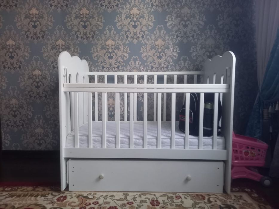 Детский кровать.